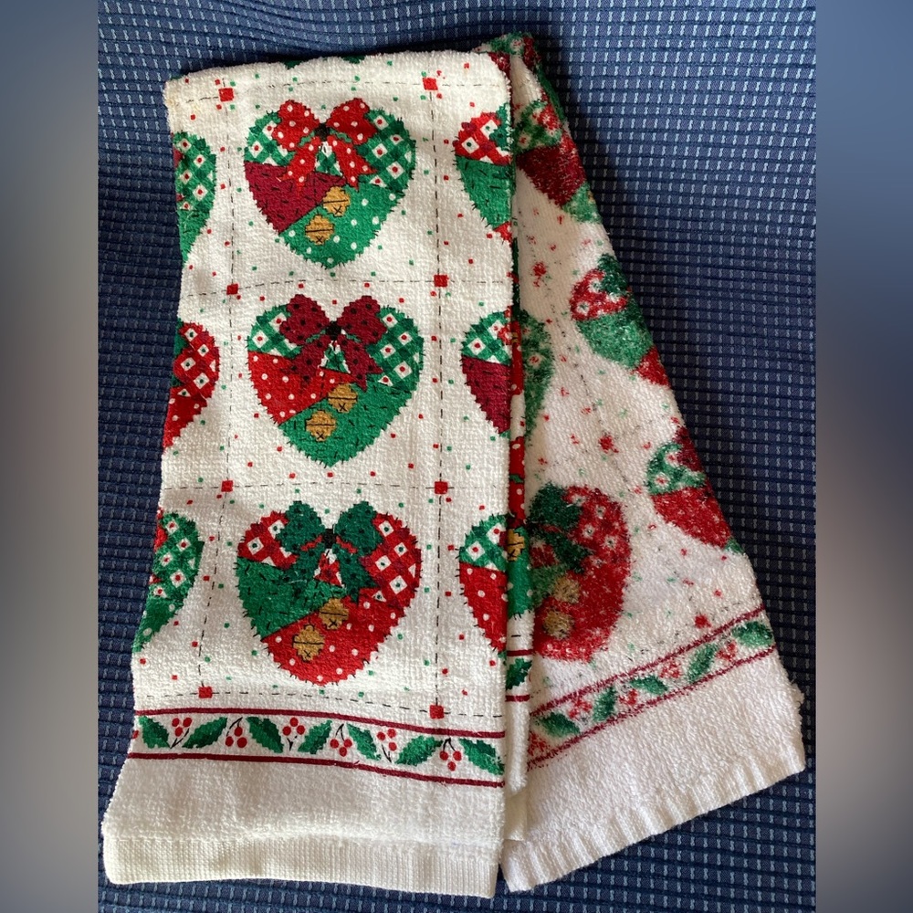 Pair of Holiday Heart Hand Towels